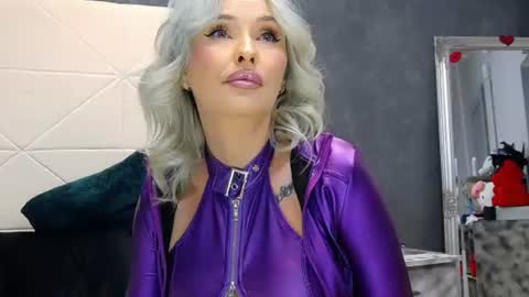 IssaSmyth online show from June 2026 08:06:01 AM