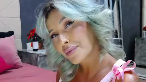 IssaSmyth online show from August 2026 09:04:01 AM