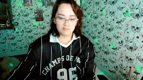 Yiz online show from May 2026 12:18:01 AM