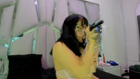 Snapshot of issysleblanc chatting on July 2026 08:55:01 PM Issys online show from July 2026 08:55:01 PM