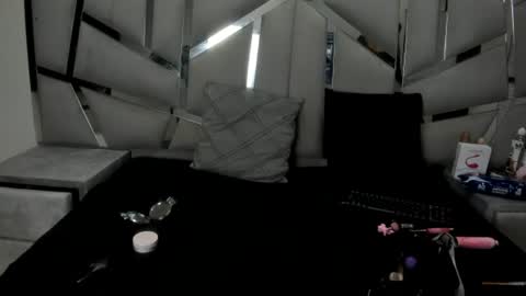 Snapshot of issysleblanc chatting on August 2026 01:02:02 PM Issys online show from August 2026 01:02:02 PM
