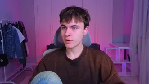 Snapshot of istairee chatting on February 2025 10:34:01 AM Maks online show from February 2025 10:34:01 AM