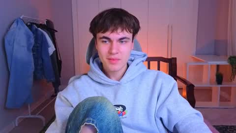 Snapshot of istairee chatting on March 2025 09:13:01 AM Maks online show from March 2025 09:13:01 AM