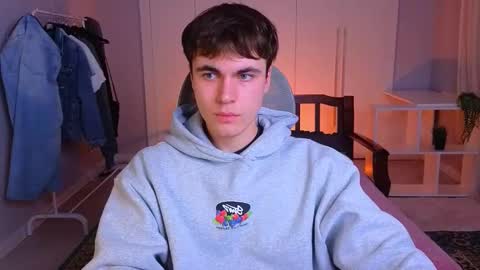 Snapshot of istairee chatting on March 2025 12:17:01 PM Maks online show from March 2025 12:17:01 PM