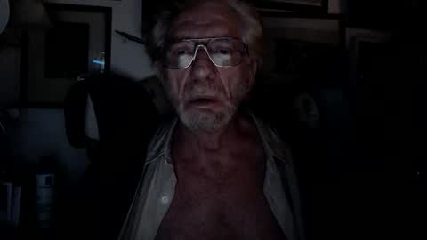 Snapshot of isubmissiveslut chatting on May 2026 05:13:01 AM ImYourBitch online show from May 2026 05:13:01 AM