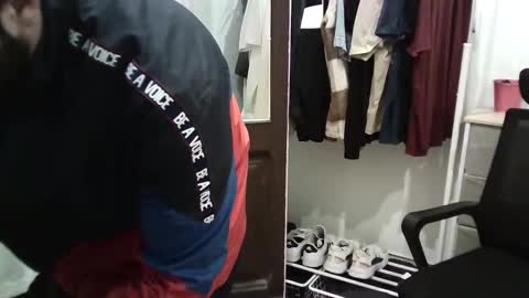 italianboybcn online show from November 2025 10:23:02 PM