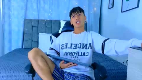 ithan_kingtwin online show from April 2026 07:33:02 PM