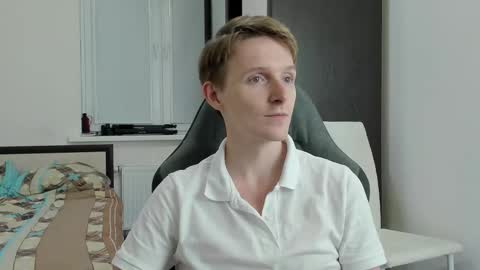 Ethan online show from November 2025 05:01:02 PM