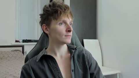 Ethan online show from November 2025 05:37:01 PM