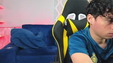 Snapshot of ithan_salvatore chatting on January 2025 01:56:01 PM Ithan and Friends online show from January 2025 01:56:01 PM
