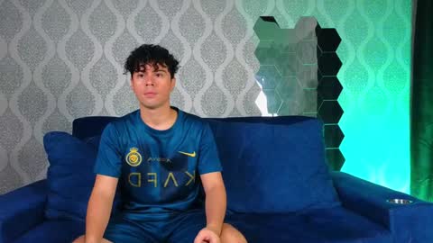Snapshot of ithan_salvatore chatting on January 2025 07:30:01 AM Ithan and Friends online show from January 2025 07:30:01 AM