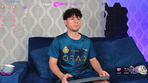 Snapshot of ithan_salvatore chatting on February 2025 08:01:01 AM Ithan and Friends online show from February 2025 08:01:01 AM