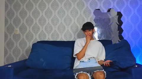 Snapshot of ithan_salvatore chatting on March 2025 01:17:02 PM Ithan and Friends online show from March 2025 01:17:02 PM