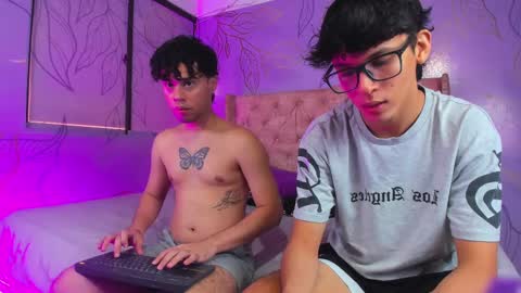 Snapshot of ithan_salvatore chatting on March 2025 01:46:01 PM Ithan and Friends online show from March 2025 01:46:01 PM
