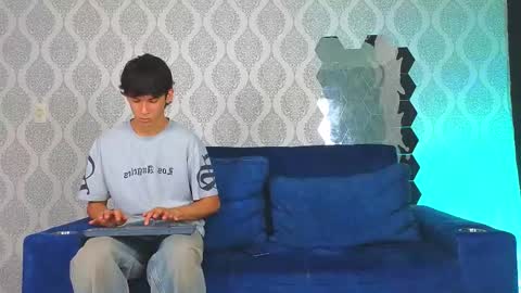 Snapshot of ithan_salvatore chatting on March 2025 01:12:01 PM Ithan and Friends online show from March 2025 01:12:01 PM