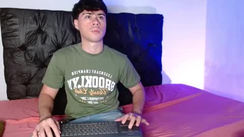 Snapshot of ithan_salvatore chatting on February 2026 08:18:02 AM Ithan and Friends online show from February 2026 08:18:02 AM