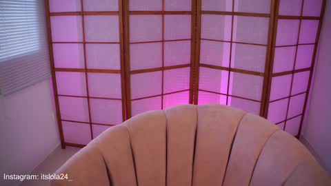 Snapshot of its_lola chatting on January 2025 11:32:02 AM online show from January 2025 11:32:02 AM