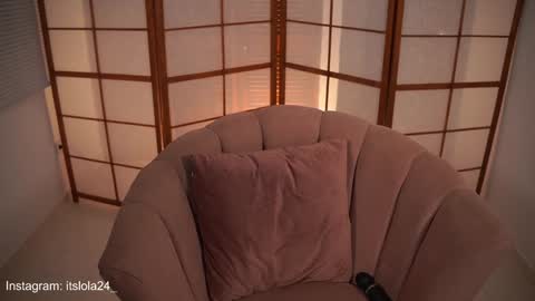 Snapshot of its_lola chatting on January 2025 04:16:02 AM online show from January 2025 04:16:02 AM