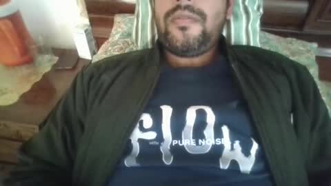 Snapshot of its_me_2323 chatting on April 2026 06:40:01 AM its_me_2323 online show from April 2026 06:40:01 AM