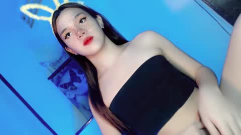 EZZIE online show from February 2025 07:49:01 PM