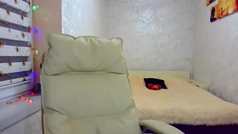 itslunaday online show from February 2025 06:32:02 PM