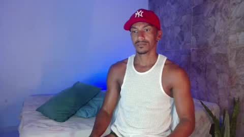 Snapshot of itsmikenoir chatting on November 2025 12:05:01 AM Limited offer 50 online show from November 2025 12:05:01 AM