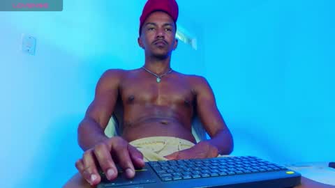 Snapshot of itsmikenoir chatting on November 2025 11:23:02 AM Limited offer 50 online show from November 2025 11:23:02 AM