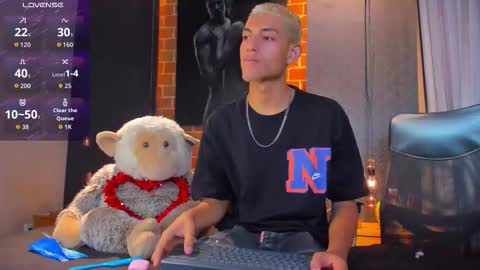 Snapshot of itszairen chatting on February 2026 06:31:02 AM itszairen online show from February 2026 06:31:02 AM