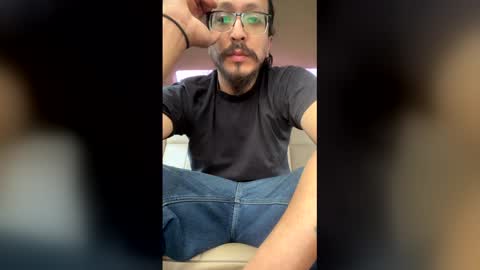 Frederect Cumms online show from April 2026 04:44:02 PM