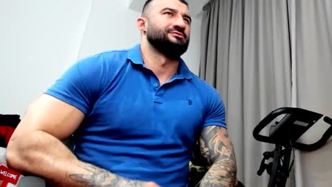 Snapshot of iustinmucle95 chatting on January 2025 01:00:02 AM iustinmucle95 online show from January 2025 01:00:02 AM