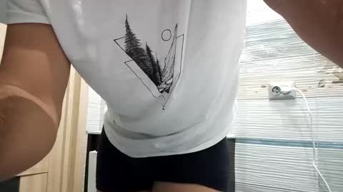 Snapshot of ivanes888 chatting on December 2025 03:33:01 AM Mickey online show from December 2025 03:33:01 AM