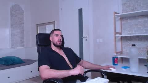 IvanHydee online show from September 2025 04:45:02 AM