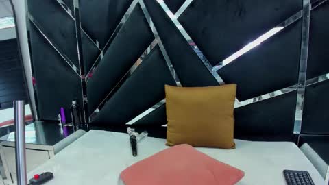 ivannaa18 online show from September 2025 05:10:02 AM