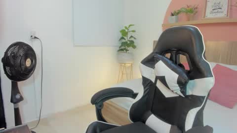 I V E T T E online show from February 2026 12:21:01 PM