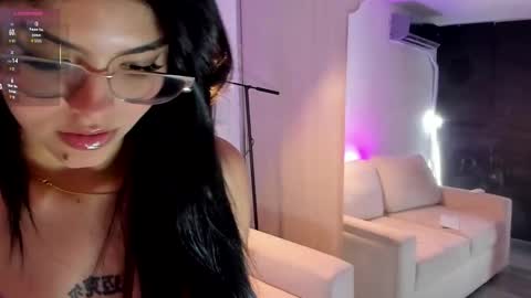 Ivon online show from September 2025 02:46:01 AM