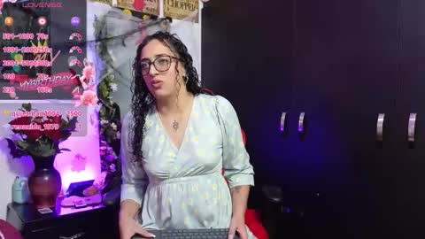 ivonemoon online show from October 2025 07:25:02 PM