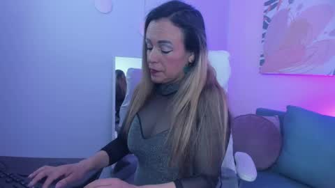 Snapshot of ivonne_4 chatting on April 2026 01:12:01 PM Ivonne online show from April 2026 01:12:01 PM