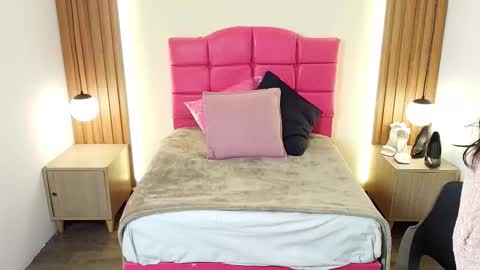 Snapshot of ivonneross_ chatting on February 2026 12:01:02 PM I V O N N E R O S S online show from February 2026 12:01:02 PM