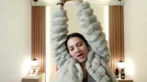 Snapshot of ivonneross_ chatting on February 2026 11:50:01 AM I V O N N E R O S S online show from February 2026 11:50:01 AM