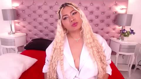 Snapshot of ivonnybon chatting on February 2026 03:48:01 AM IvonnyBon online show from February 2026 03:48:01 AM