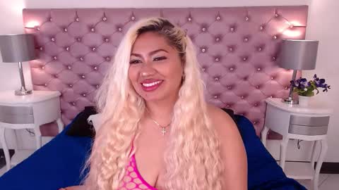 Snapshot of ivonnybon chatting on February 2026 03:35:01 AM IvonnyBon online show from February 2026 03:35:01 AM