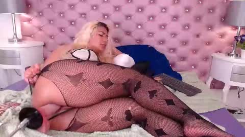 Snapshot of ivonnybon chatting on February 2026 07:51:01 AM IvonnyBon online show from February 2026 07:51:01 AM