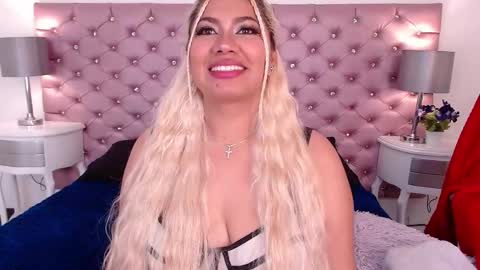 Snapshot of ivonnybon chatting on February 2026 04:24:01 AM IvonnyBon online show from February 2026 04:24:01 AM