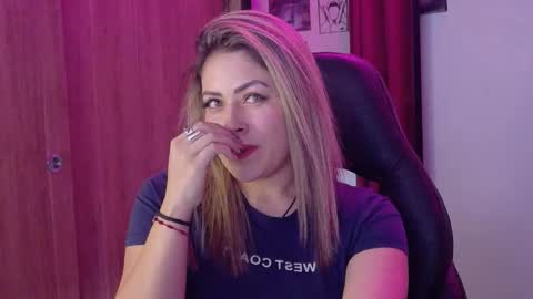 Diana Rojas  online show from October 2025 02:09:01 AM