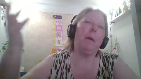 ivyjane3522 online show from April 2026 12:33:01 PM