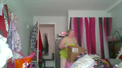 ivyjane3522 online show from April 2026 02:52:02 PM