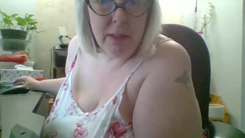 ivyjane3522 online show from May 2026 01:52:02 PM