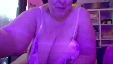 ivyjane3522 online show from June 2026 11:18:01 PM