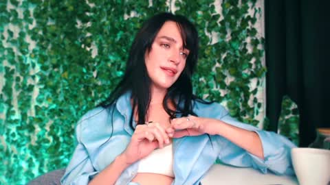 Miss Ivy online show from December 2024 03:31:02 PM