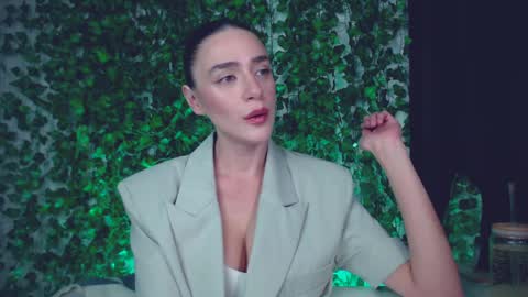 Miss Ivy online show from December 2024 05:19:02 PM